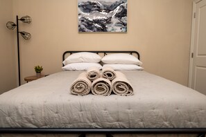 2 bedrooms, iron/ironing board, WiFi, bed sheets - Marvelous Pet Friendly Comfortable Townhome with Private Terrace! (Edinburg)