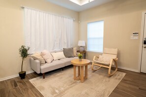 Smart TV - Marvelous Pet Friendly Comfortable Townhome with Private Terrace! (Edinburg)