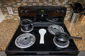 Fridge, microwave, oven, stovetop - Marvelous Pet Friendly Comfortable Townhome with Private Terrace! (Edinburg)