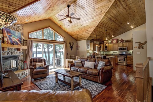 Paradise Point on Lake Holcombe!