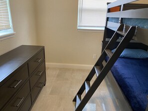 4 bedrooms, travel cot, free WiFi, bed sheets