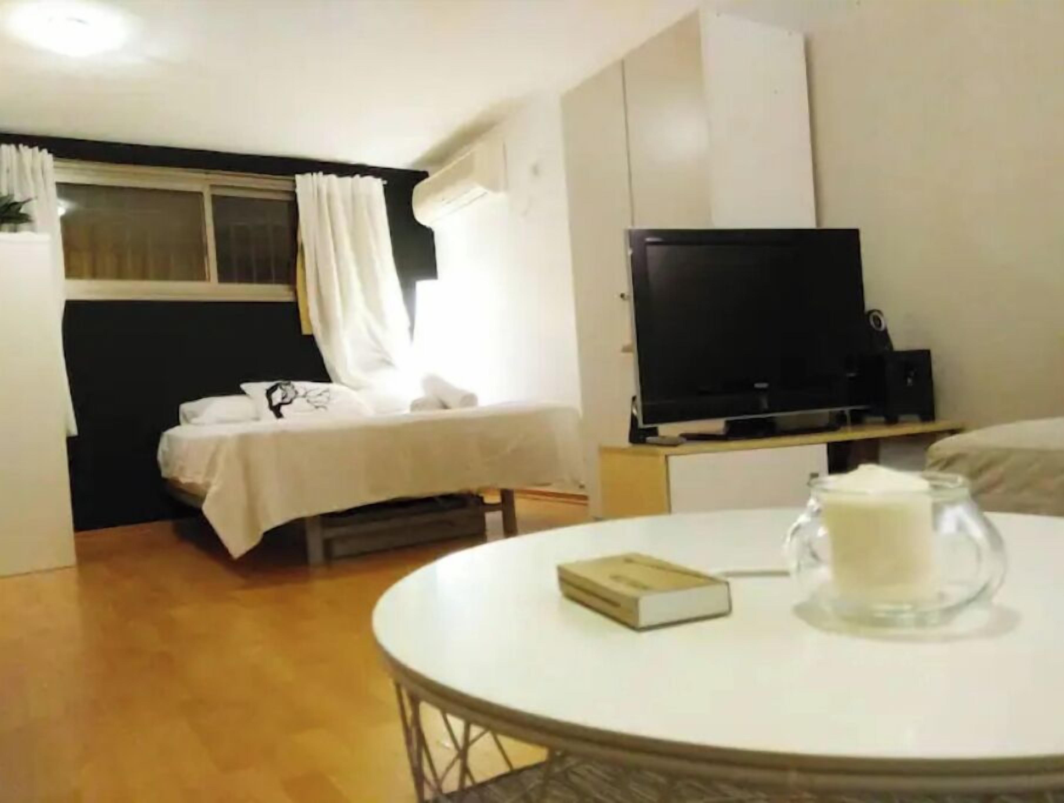 1 bedroom, iron/ironing board, free internet