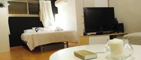 1 bedroom, iron/ironing board, free Internet