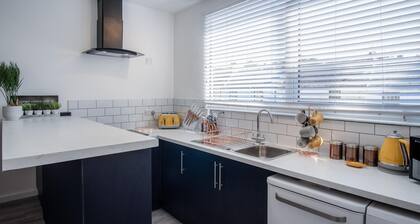 Ivy Cellar - 2 Bedroom Apartment - Tenby