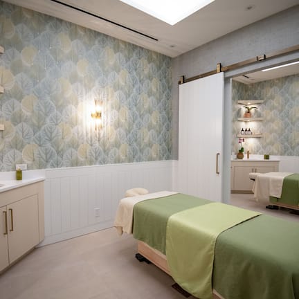 Couples treatment rooms, body treatments, aromatherapy