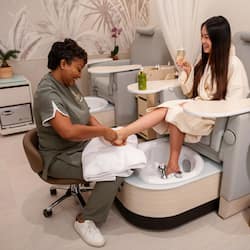 Couples treatment rooms, body treatments, aromatherapy