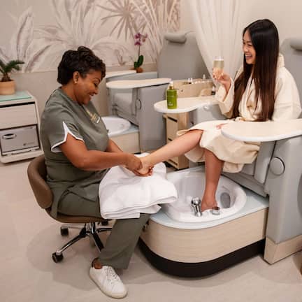 Couples treatment rooms, body treatments, aromatherapy