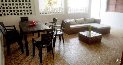 Rentamos habitaciones privadas c/baño privado, en el centro de la ciudad.