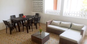 تناول الطعام بالخارج