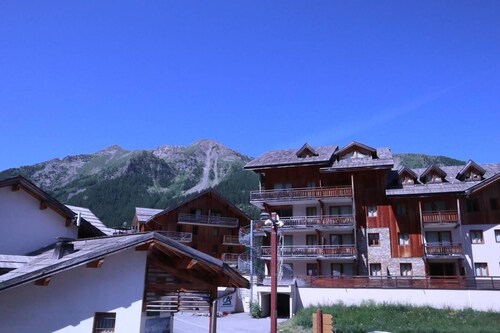 Ski-in/ski-out & foot of the slopes, 1st floor, swimming pool, sauna, balcony, tv, ski locker, 34m²