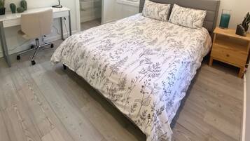 2 bedrooms, desk, free WiFi, bed sheets