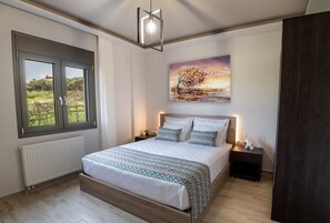 2 bedrooms, in-room safe, iron/ironing board, free WiFi