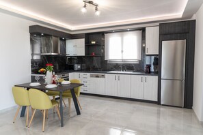 Køleskab, mikrobølgeovn, ovn, opvaskemaskine