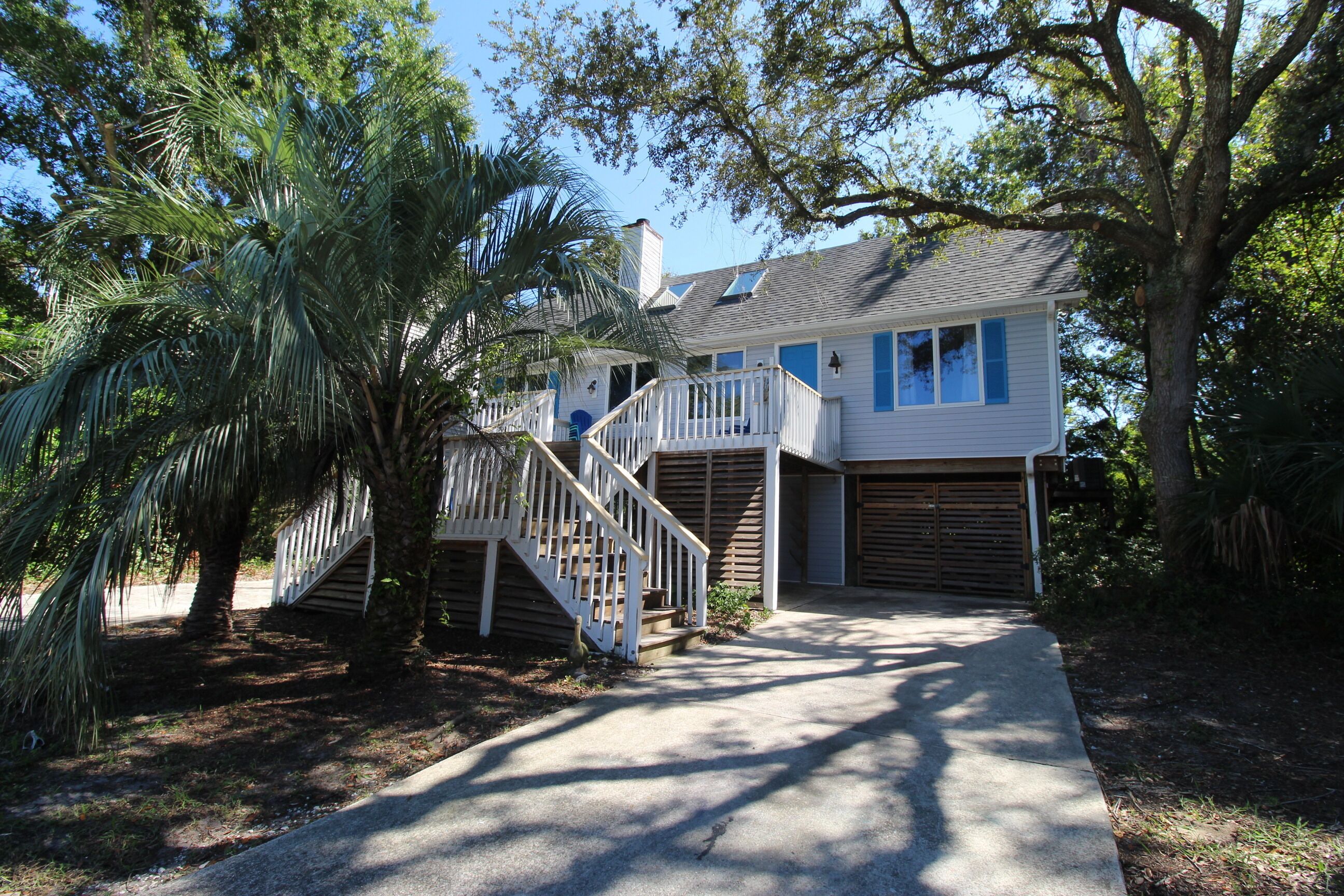 Quiet Retreat and Large Fully Fenced Yard~ The Boathouse
