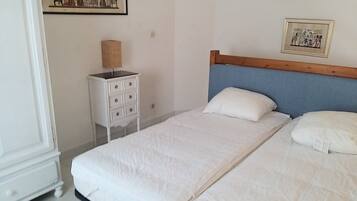 2 bedrooms, iron/ironing board