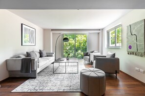 Gallery Apartment | Premium bedding, down comforters, iron/ironing board, free WiFi - Casai Polanco Anatole France (Mexico City)