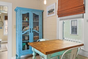 Dining - Cozy Beach Cottage- Minutes to the beach & Historic Strand (Galveston)