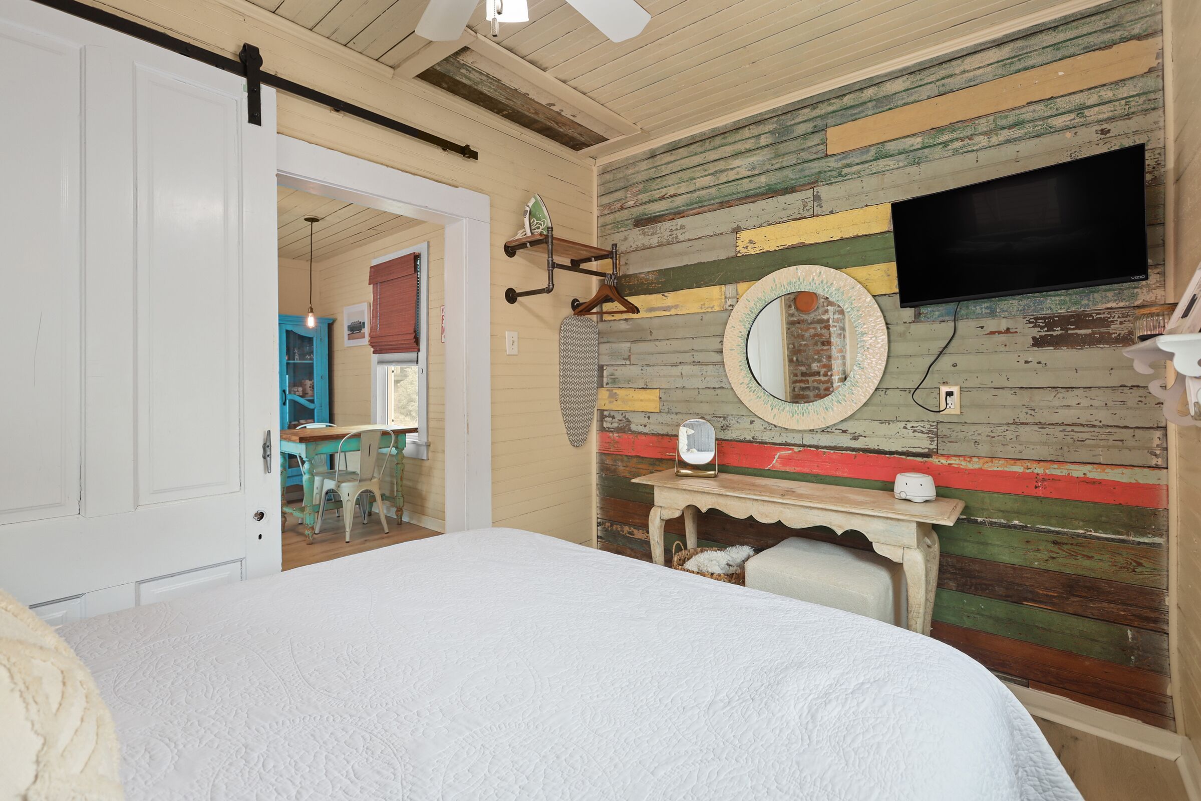 1 habitación, tabla de planchar con plancha, wifi gratis y ropa de cama 