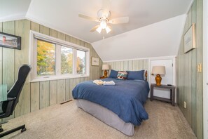 3 bedrooms, desk, travel cot, free WiFi