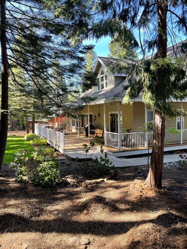 Spacious Lake Almanor West Getaway - Enjoy Everything the Lake Has to Offer 