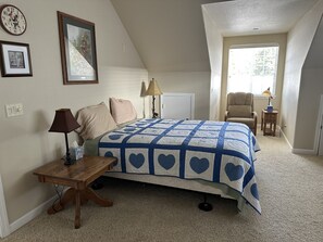 4 室のベッドルーム、デスク、アイロン / アイロン台、WiFi (無料)