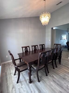 Dining - 4-bedroom oasis  in Navarre with enclosed heated  pool (Navarre)