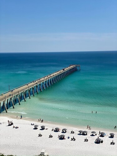 4-bedroom oasis  in Navarre with enclosed heated  pool