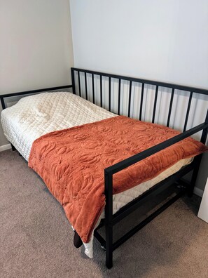 2 多间卧室、熨斗/熨衣板、免费 WiFi、床单