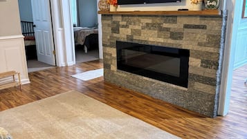 Smart TV, fireplace
