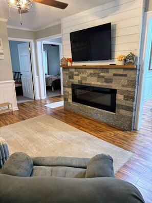 Smart TV, fireplace