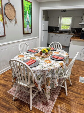 Dining - The Hen House (Edenton)