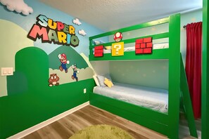 6 bedrooms, desk, iron/ironing board, travel crib