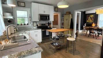 Refrigerador, microondas, horno, placa de cocina