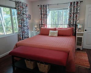 3 bedrooms, desk, free WiFi, bed sheets