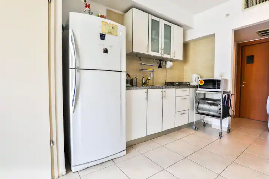 Kühlschrank, Mikrowelle, Toaster, Kochgeschirr/Geschirr/Besteck