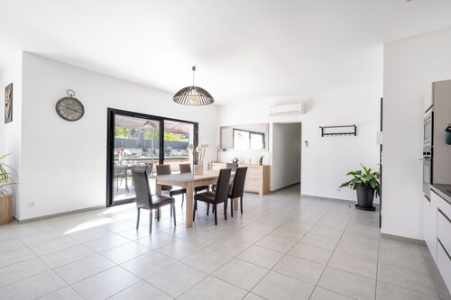 Modern villa for 6 people fully equipped located in Provence at the foot of Mont Ventoux