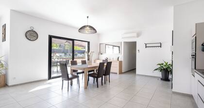 Modern villa for 6 people fully equipped located in Provence at the foot of Mont Ventoux