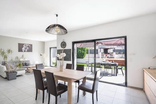 Modern villa for 6 people fully equipped located in Provence at the foot of Mont Ventoux