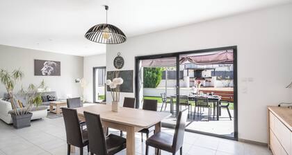 Modern villa for 6 people fully equipped located in Provence at the foot of Mont Ventoux