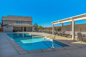 Piscina all'aperto, una piscina riscaldata