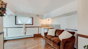 Comfort Apartment, 3 Bedrooms, Ground Floor | Living area | 45-inch flat-screen TV with cable channels, TV