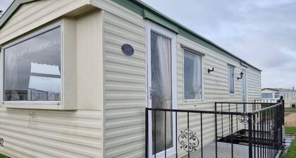 Caravan - Sleeps 4 - Parking - 10mins To Beach