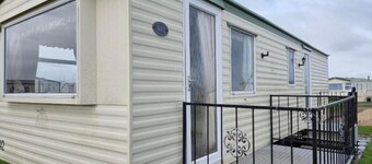 Caravan - Sleeps 4 - Parking - 10mins To Beach