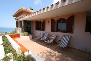 Terrace/patio - Villa with sea view (Torre Delle Stelle (Maracalagonis))