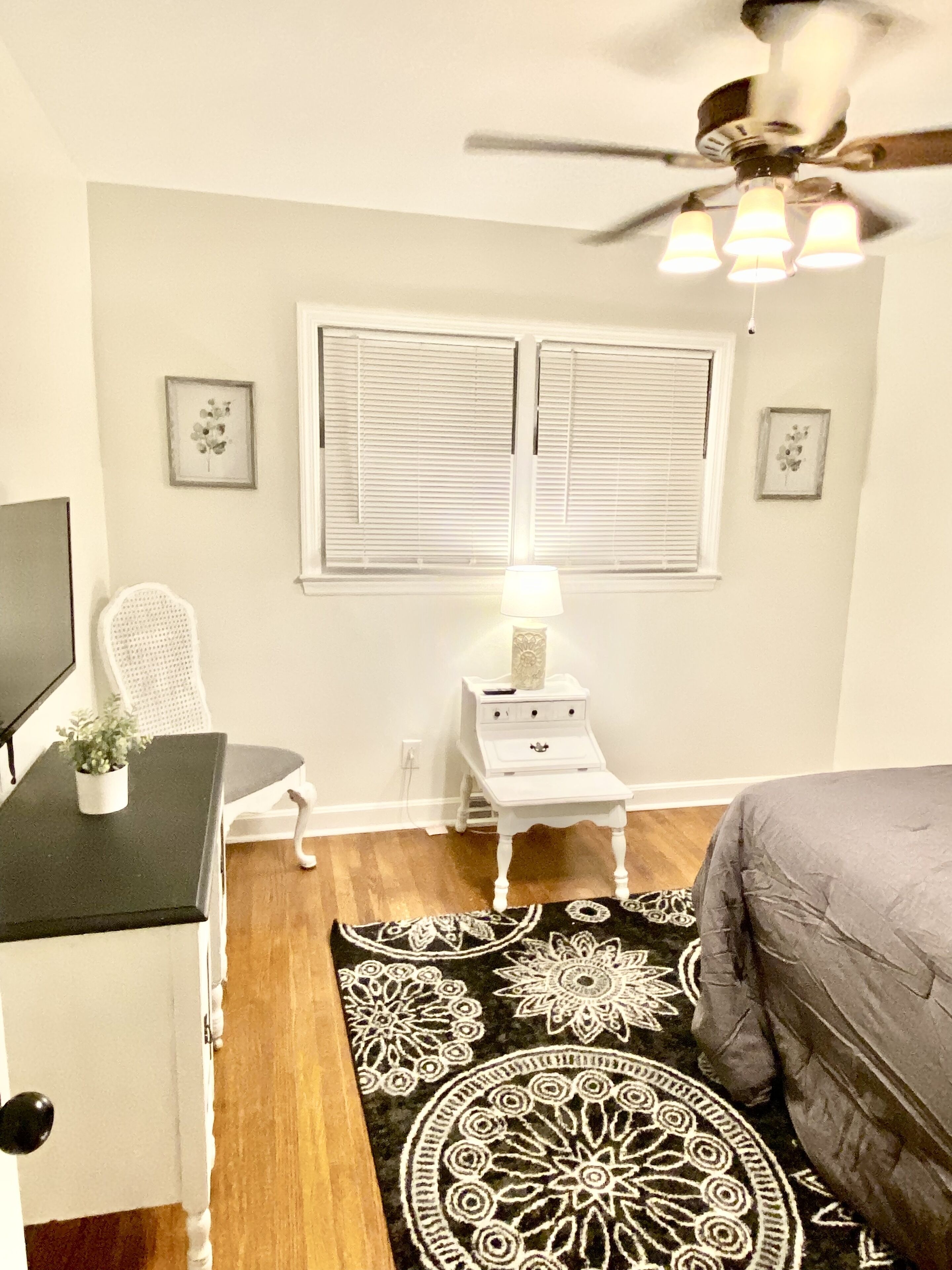 3 dormitoris, escriptori, planxa i posts de planxar i wifi gratuïta 