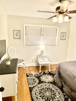 3 slaapkamers, een bureau, een strijkplank/strijkijzer, gratis wifi