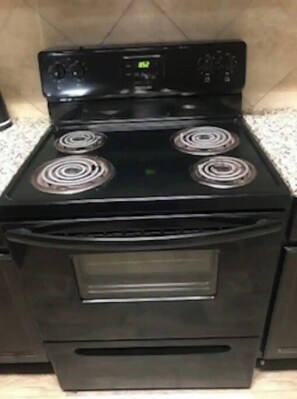 Private kitchen - New, luxury, affordable, clean, quiet. Free Wifi. (Manor)