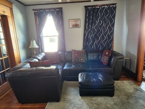 Smart TV, books - Home on the River - stunning views and Comfy Beds (Waterford)