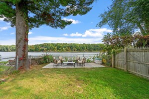Property grounds - Home on the River - stunning views and Comfy Beds (Waterford)