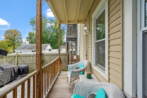 Terrace/patio - Home on the River - stunning views and Comfy Beds (Waterford)